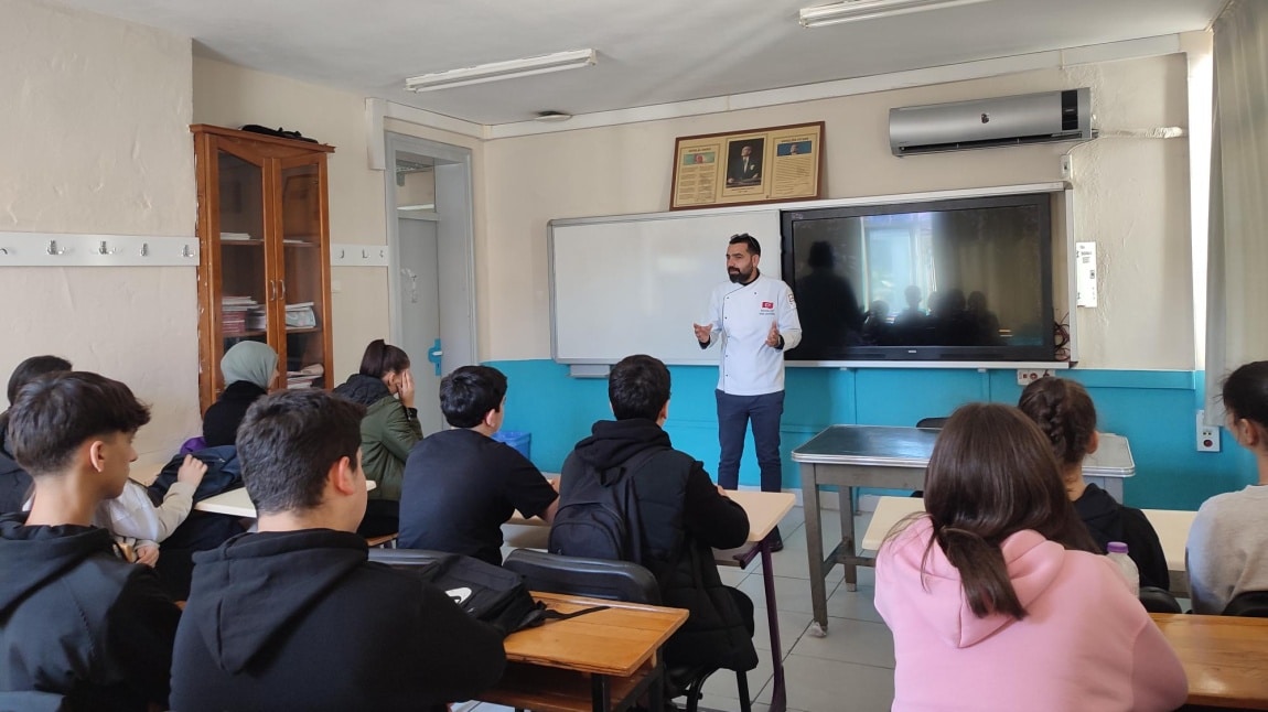 Okulumuzda Kariyer Günleri Kapsamında Meslek Tanıtımları Yapıldı.